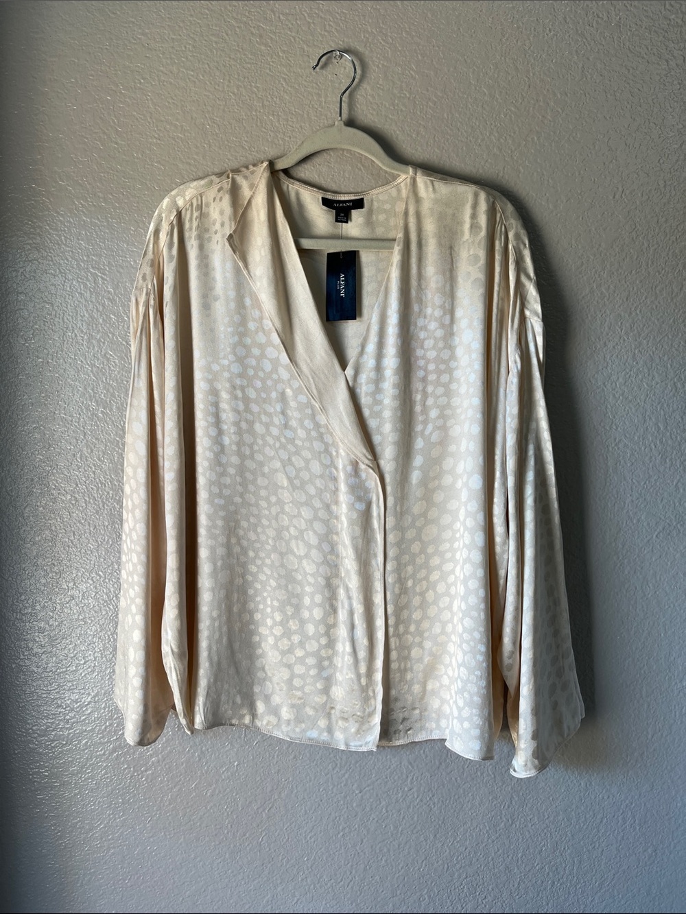 Alfani Plus Women’s Cream Satin Dot-Print V-Neck Blouse Animal Print Sz 2X Chic